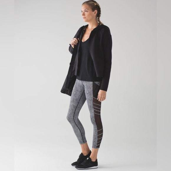 Lululemon Wild And Free Tight - size 6, 27" - Picture 1 of 11